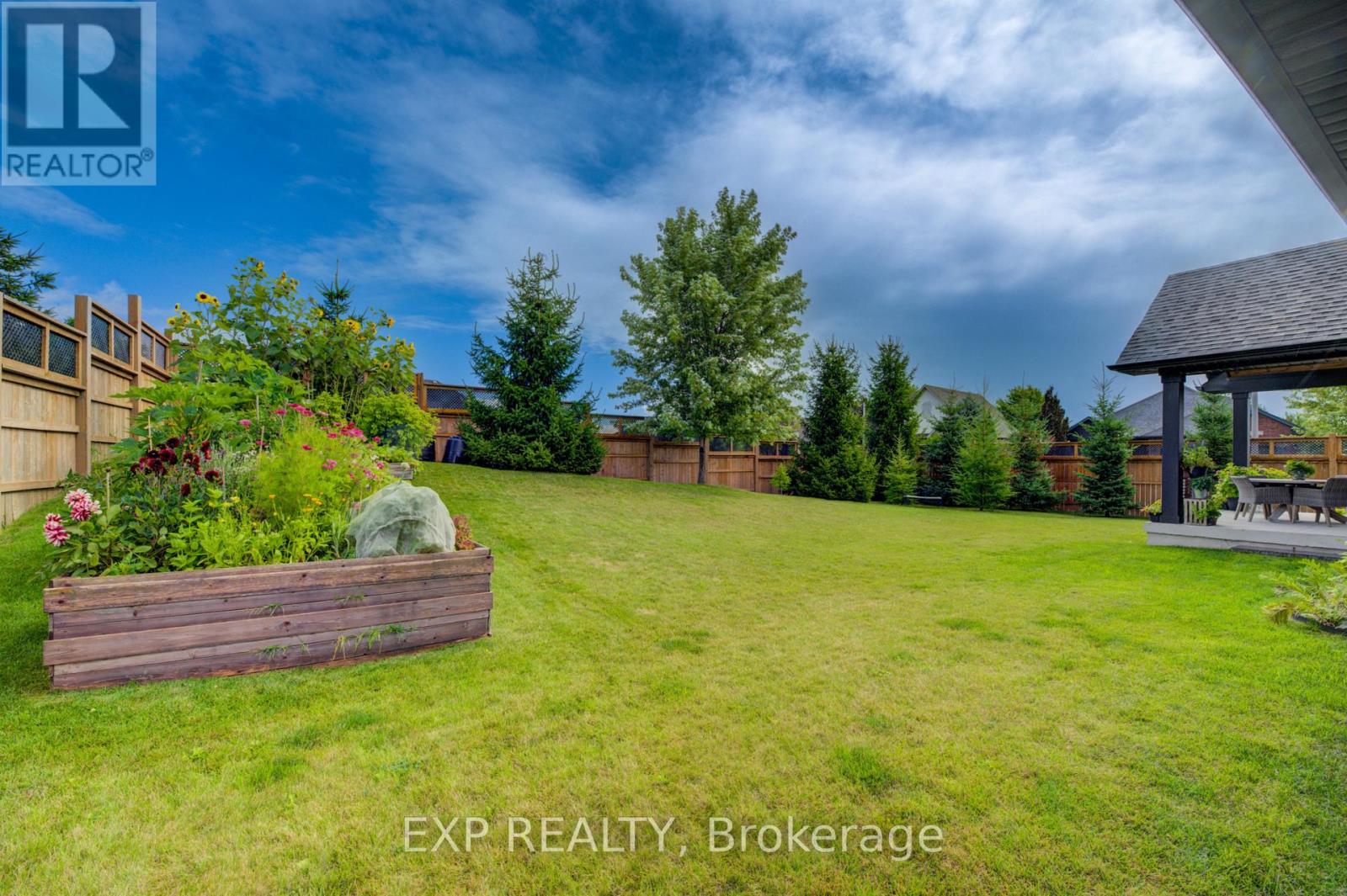 58 Carriage Crossing, Mapleton, Ontario  N0G 1P0 - Photo 43 - X12376115