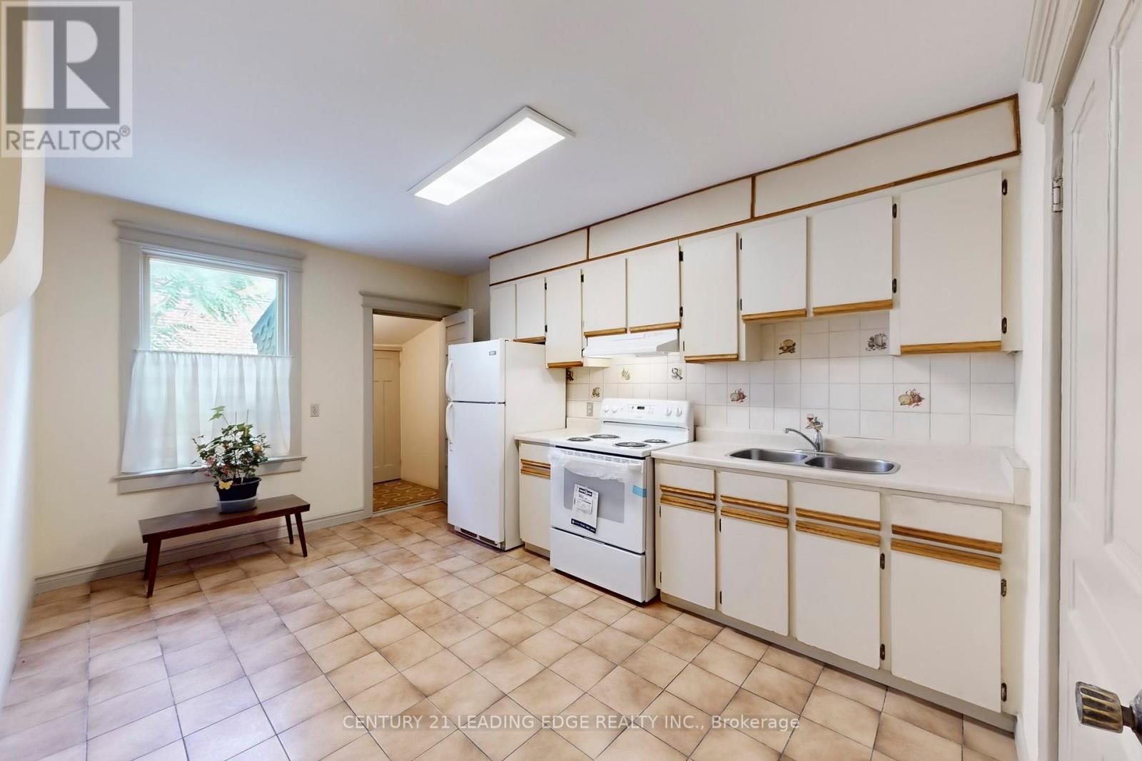 60 Ulster Street, Toronto (University), Ontario  M5S 1E5 - Photo 8 - C12375342