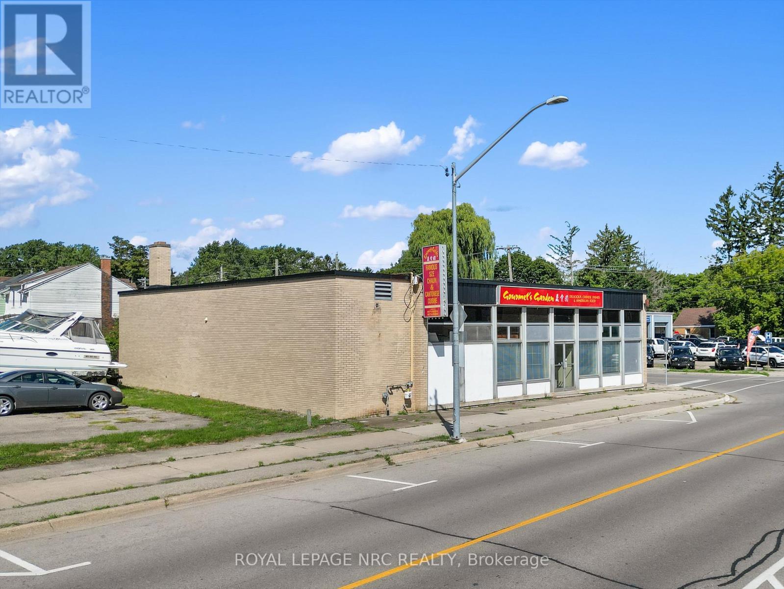 155 Niagara Boulevard, Fort Erie, Ontario  L2A 3G6 - Photo 2 - X12376129