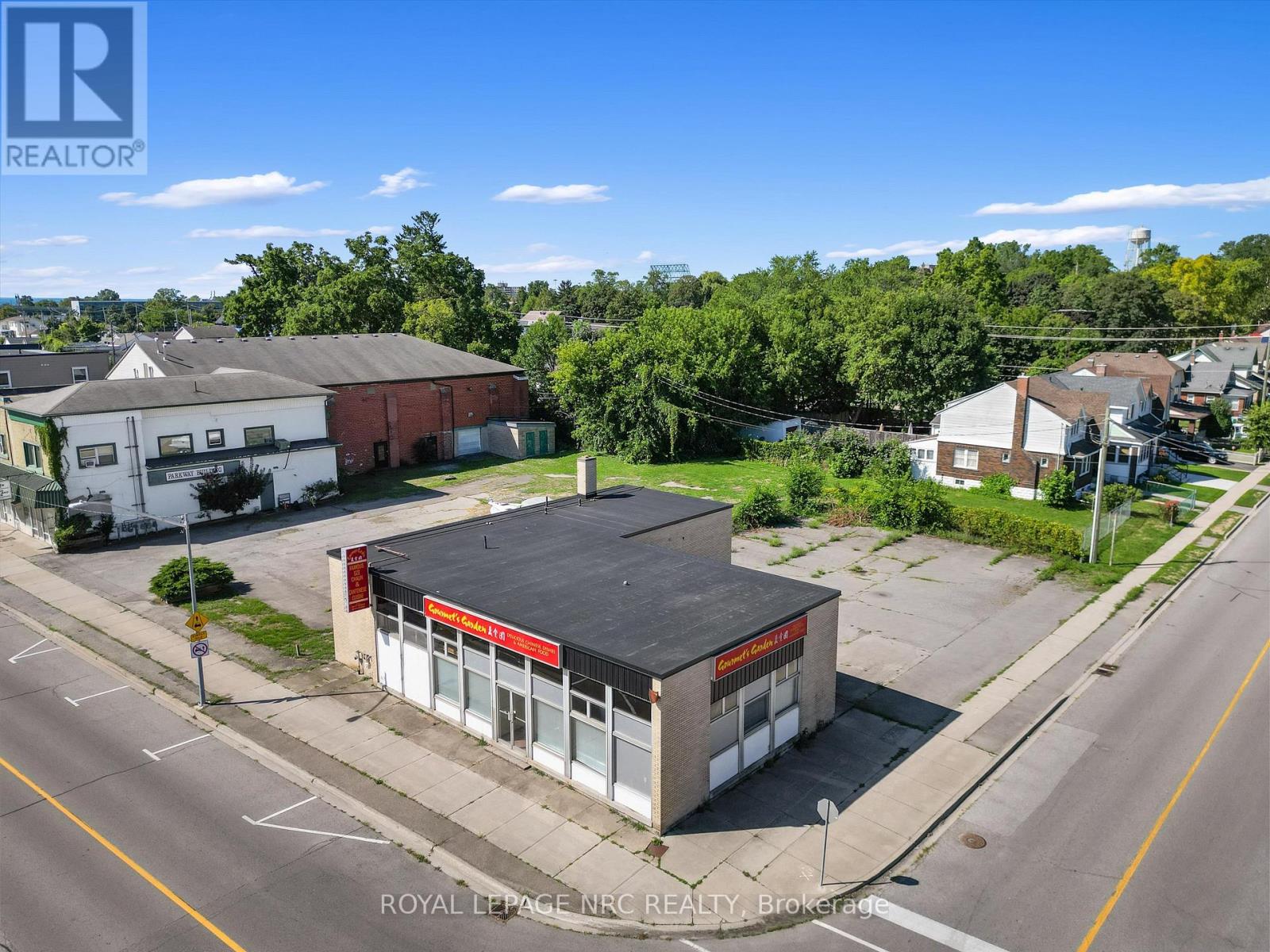 155 Niagara Boulevard, Fort Erie, Ontario  L2A 3G6 - Photo 7 - X12376129