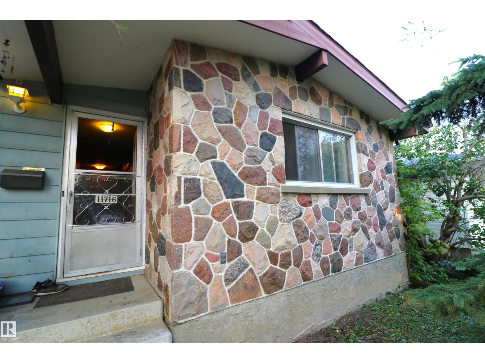 11716 42 Av Nw, Edmonton, Alberta  T6M 1A7 - Photo 1 - E4455739
