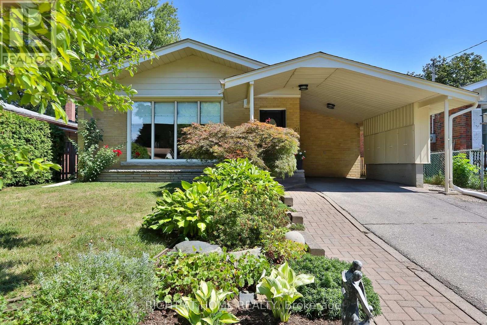 21 Gaiety Drive, Toronto (Woburn), Ontario  M1H 1B9 - Photo 1 - E12376131