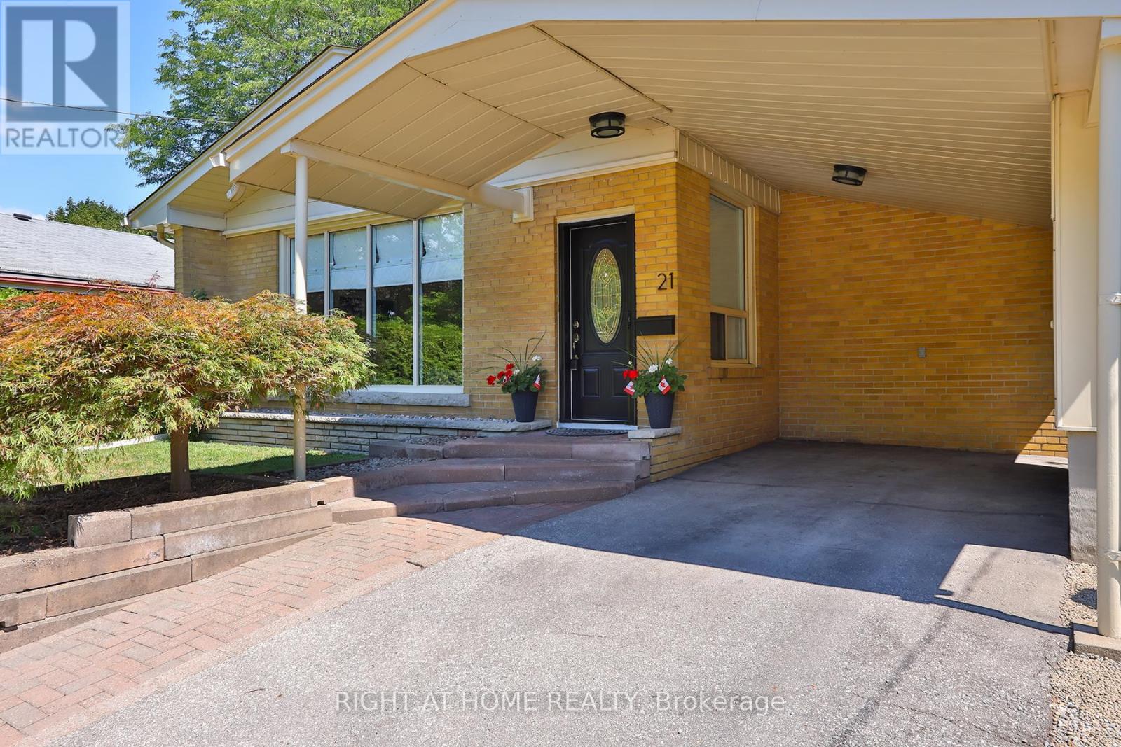 21 Gaiety Drive, Toronto (Woburn), Ontario  M1H 1B9 - Photo 2 - E12376131