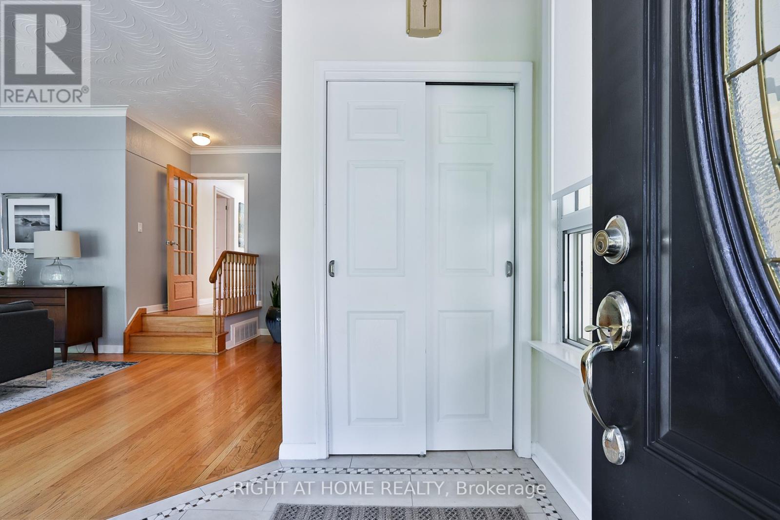 21 Gaiety Drive, Toronto (Woburn), Ontario  M1H 1B9 - Photo 4 - E12376131