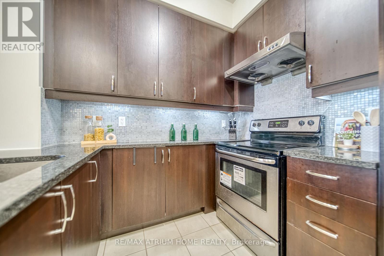 317 - 8110 Birchmount Road, Markham (Unionville), Ontario  L6G 0E3 - Photo 3 - N12376125