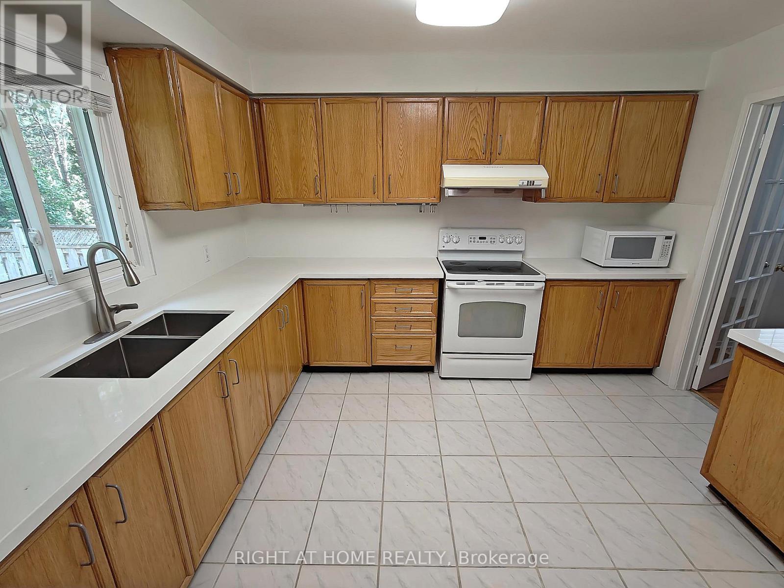 116 Cooperage Crescent, Richmond Hill (Westbrook), Ontario  L4C 9L8 - Photo 10 - N12376158