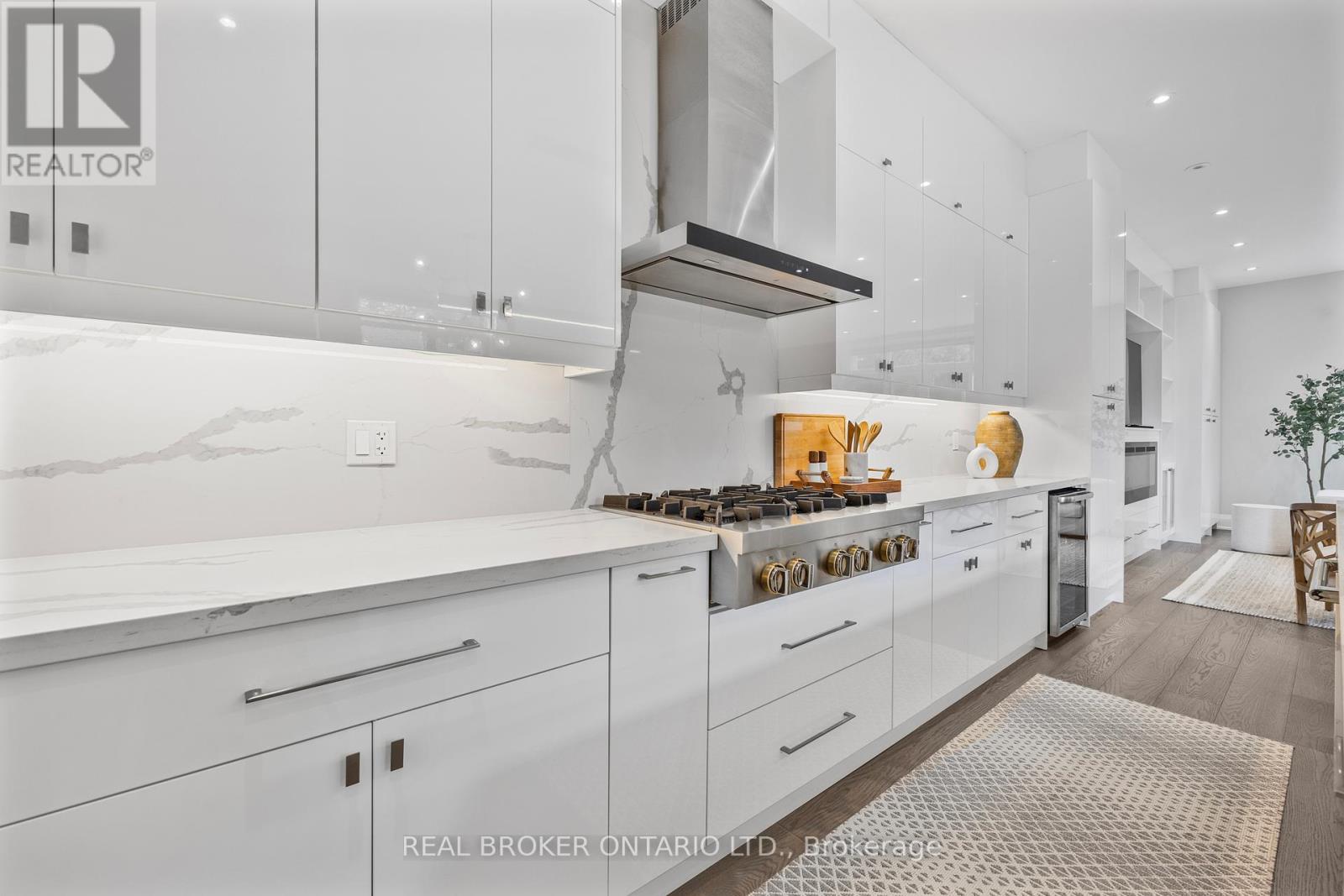 9a Maple Avenue Avenue N, Mississauga, Ontario  L5H 2R9 - Photo 7 - W12376146
