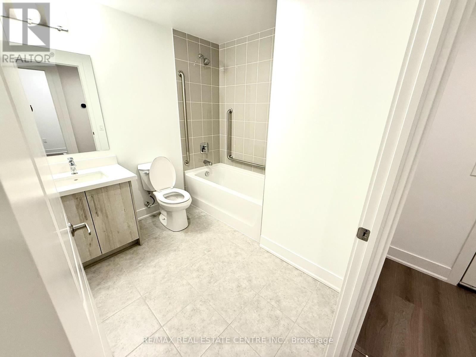 227 - 575 Conklin Road N, Brant, Ontario  N3T 0Y2 - Photo 5 - X12376144
