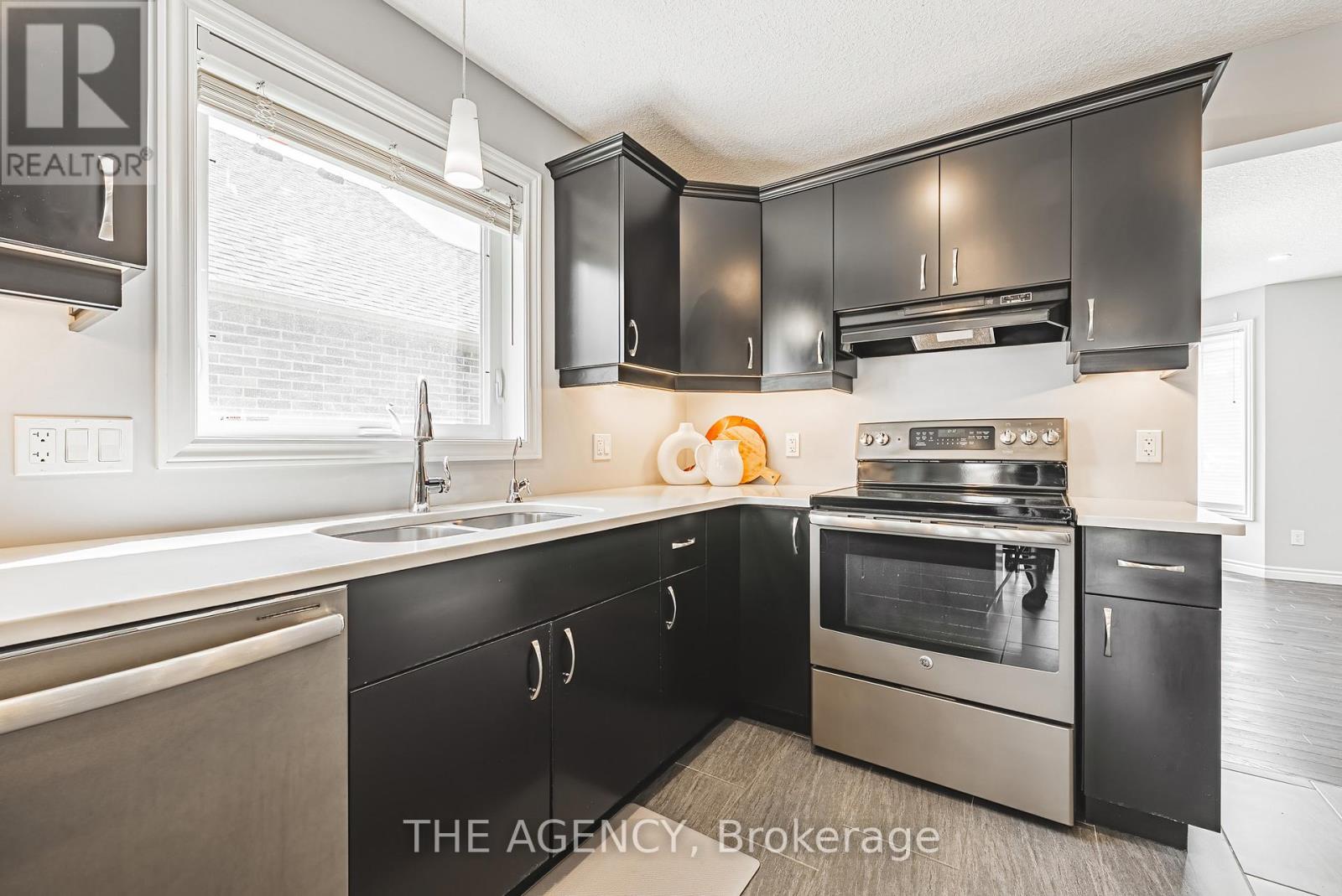 58 Curtis Street, East Zorra-Tavistock, Ontario  N0J 1M0 - Photo 10 - X12376148