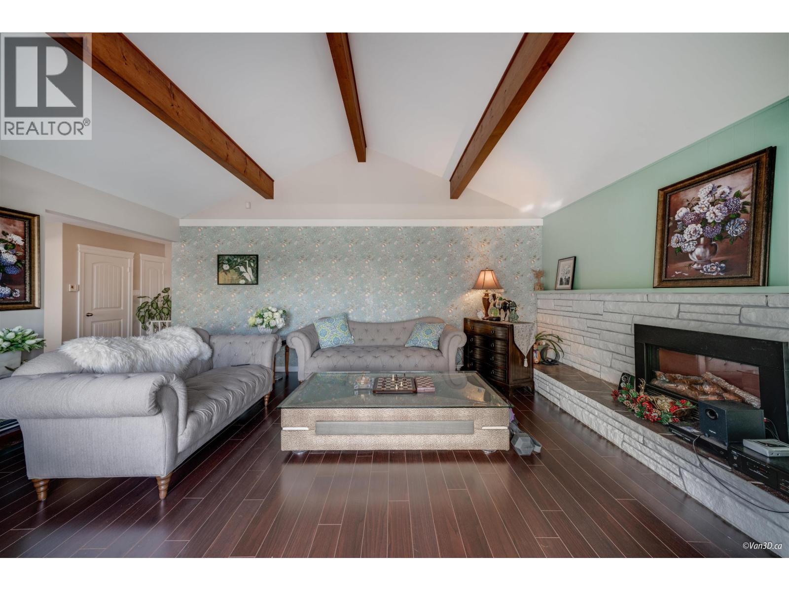 Property at 5681 SARDIS CRESCENT image 4
