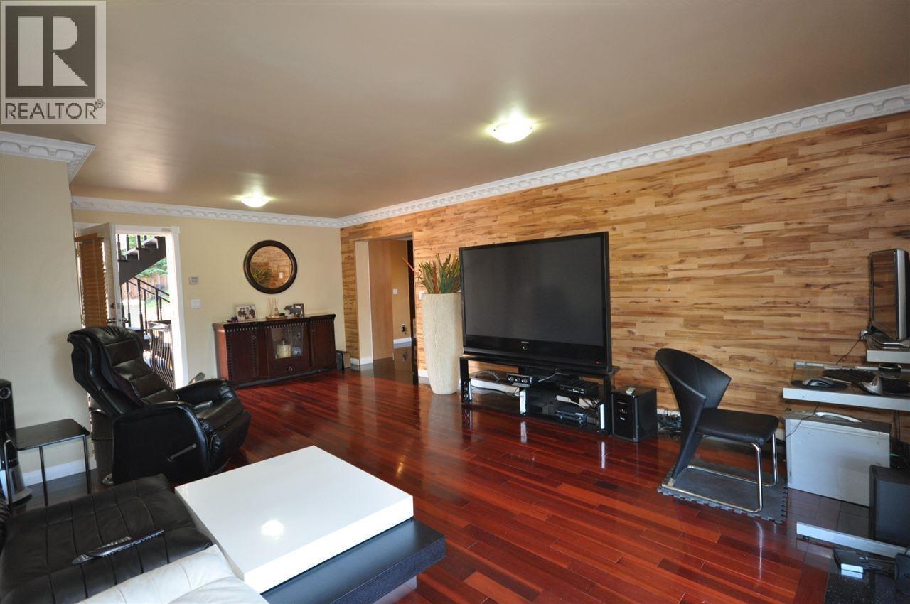 7426 Burris Street, Burnaby, British Columbia  V5G 1N2 - Photo 6 - R2975056