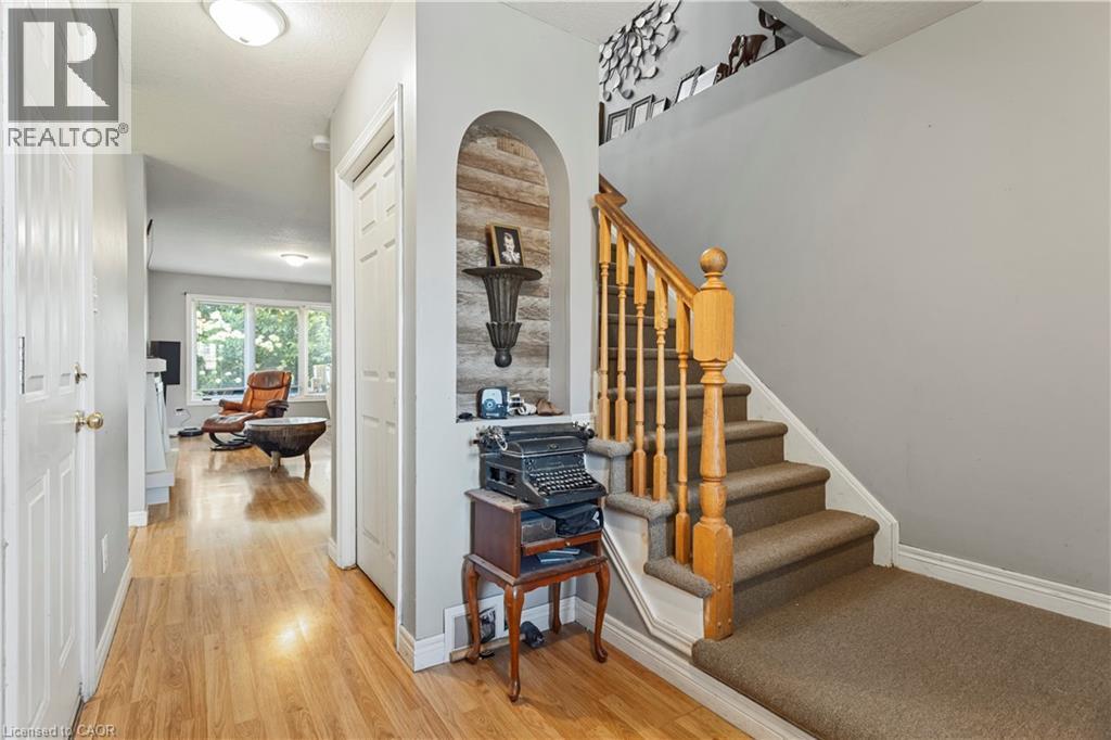 Property at 118 CHATEAU Crescent image 4