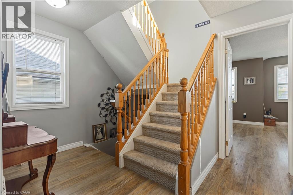 Property at 118 CHATEAU Crescent image 5