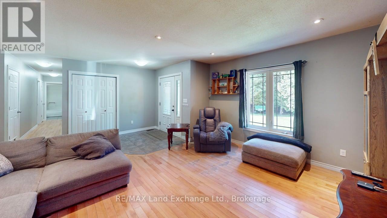 90806 Driftwood Beach Road, Howick, Ontario  N0G 1M0 - Photo 17 - X12373380