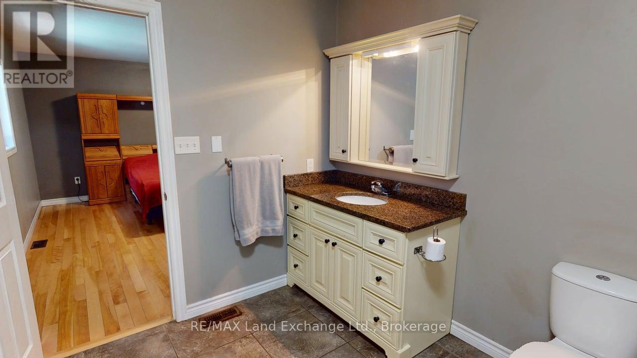 90806 Driftwood Beach Road, Howick, Ontario  N0G 1M0 - Photo 28 - X12373380