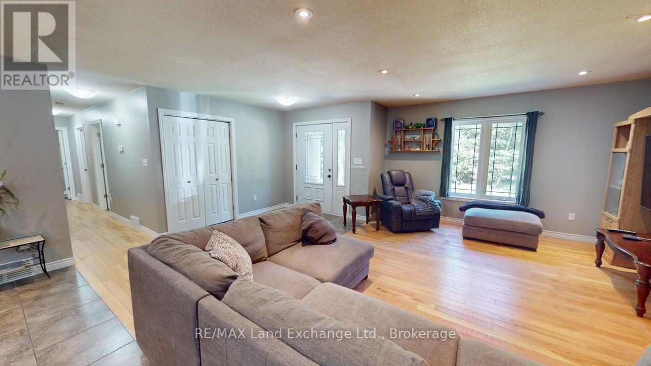 90806 Driftwood Beach Road, Howick, Ontario  N0G 1M0 - Photo 20 - X12373380