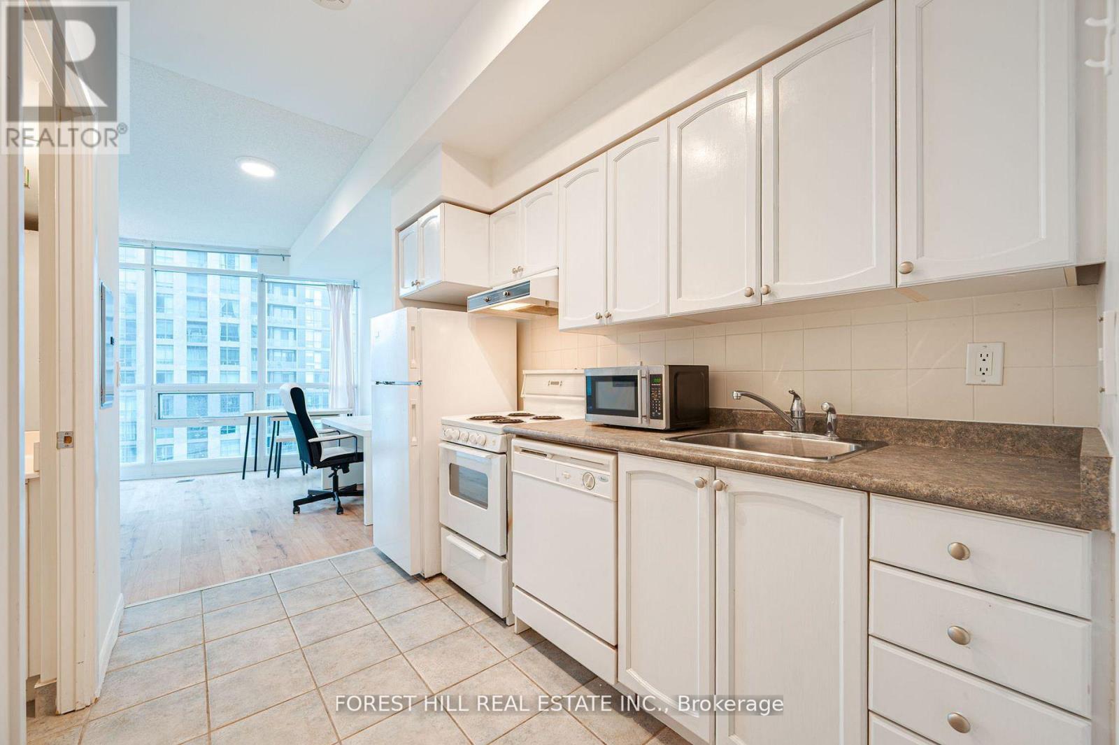 2107 - 219 Fort York Boulevard, Toronto, Ontario  M5V 1B1 - Photo 5 - C12324284