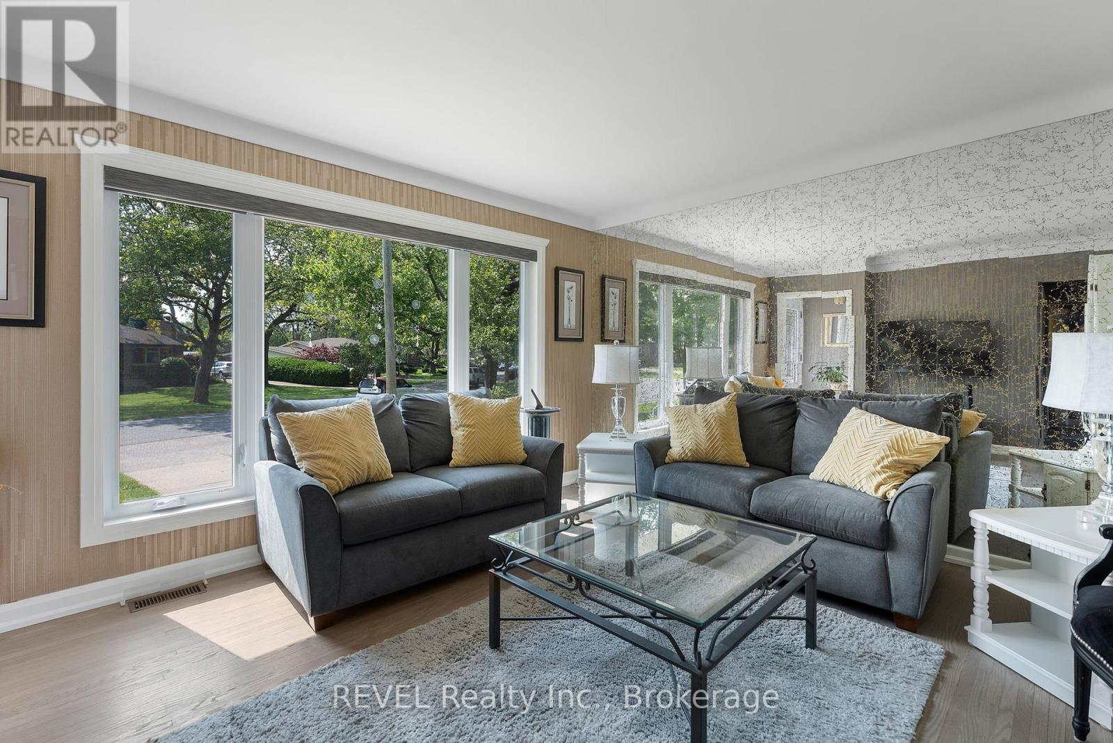 32 Hanson Drive N, St. Catharines, Ontario  L2M 2X1 - Photo 3 - X12376233