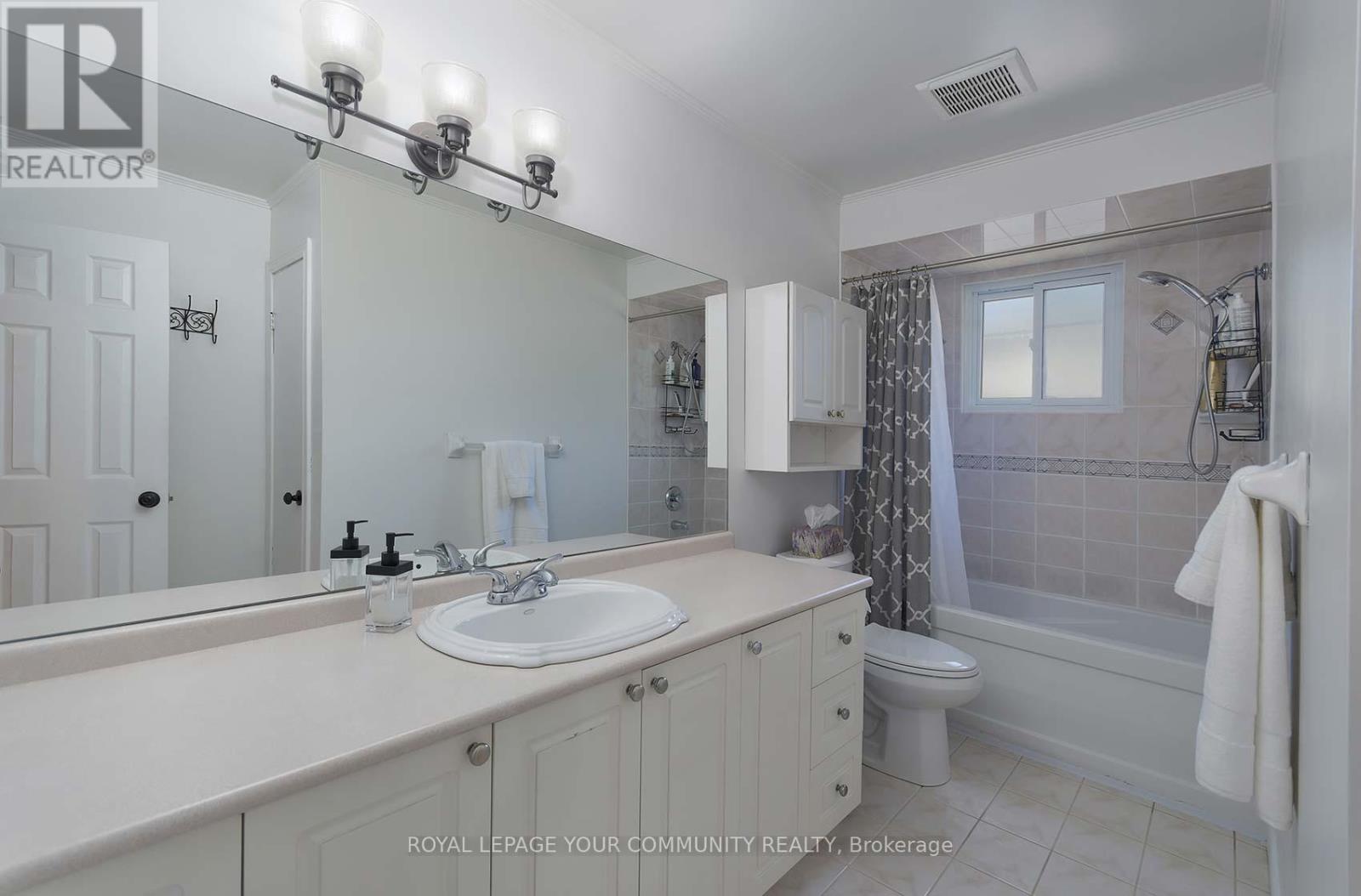 35 John Dexter Place, Markham (Sherwood-Amberglen), Ontario  L3P 3G2 - Photo 16 - N12376202