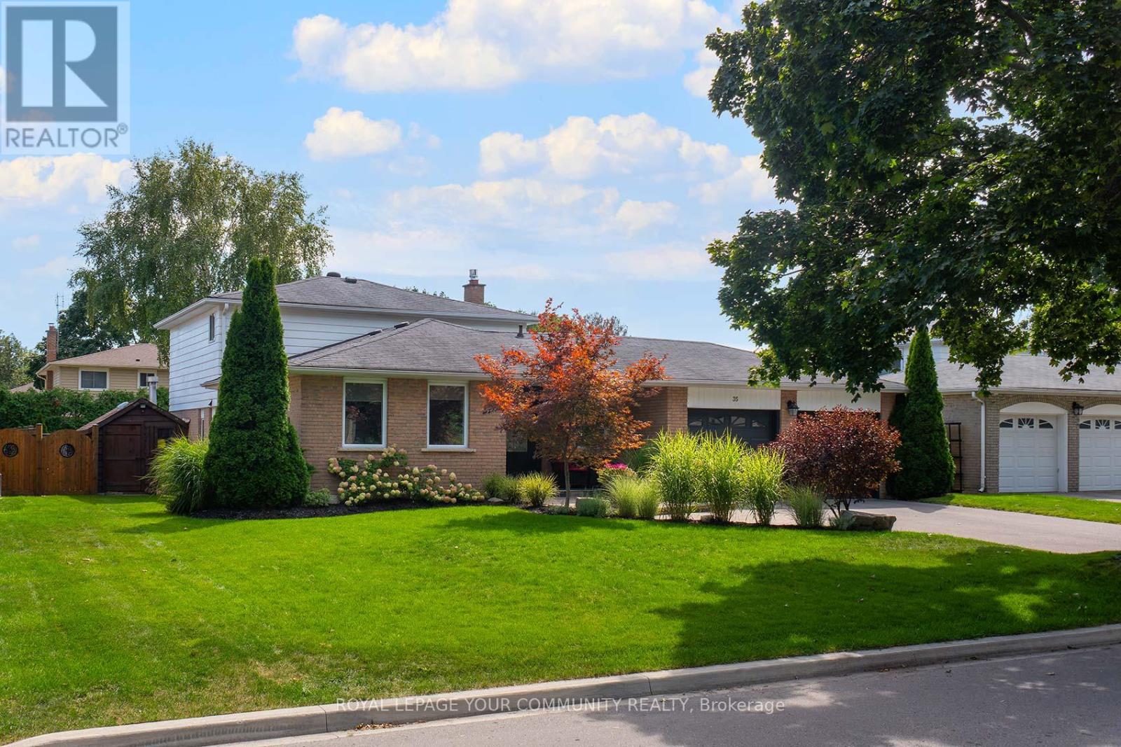 35 John Dexter Place, Markham (Sherwood-Amberglen), Ontario  L3P 3G2 - Photo 2 - N12376202