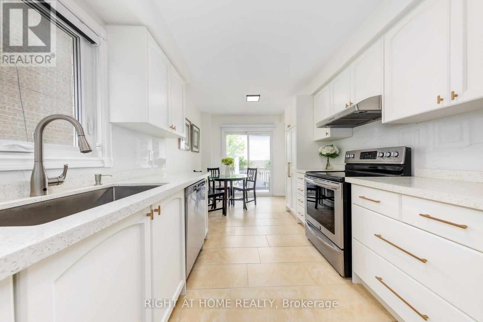 88 Sunshine Drive, Richmond Hill (Observatory), Ontario  L4C 8H2 - Photo 17 - N12376204