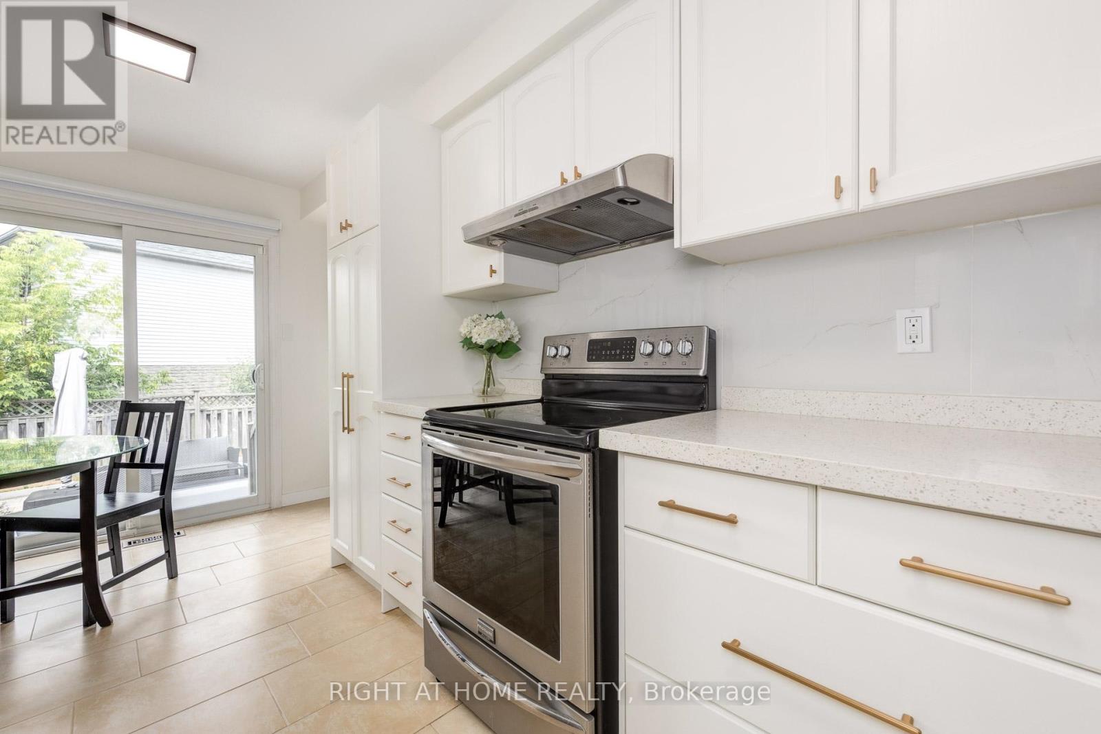 88 Sunshine Drive, Richmond Hill (Observatory), Ontario  L4C 8H2 - Photo 18 - N12376204