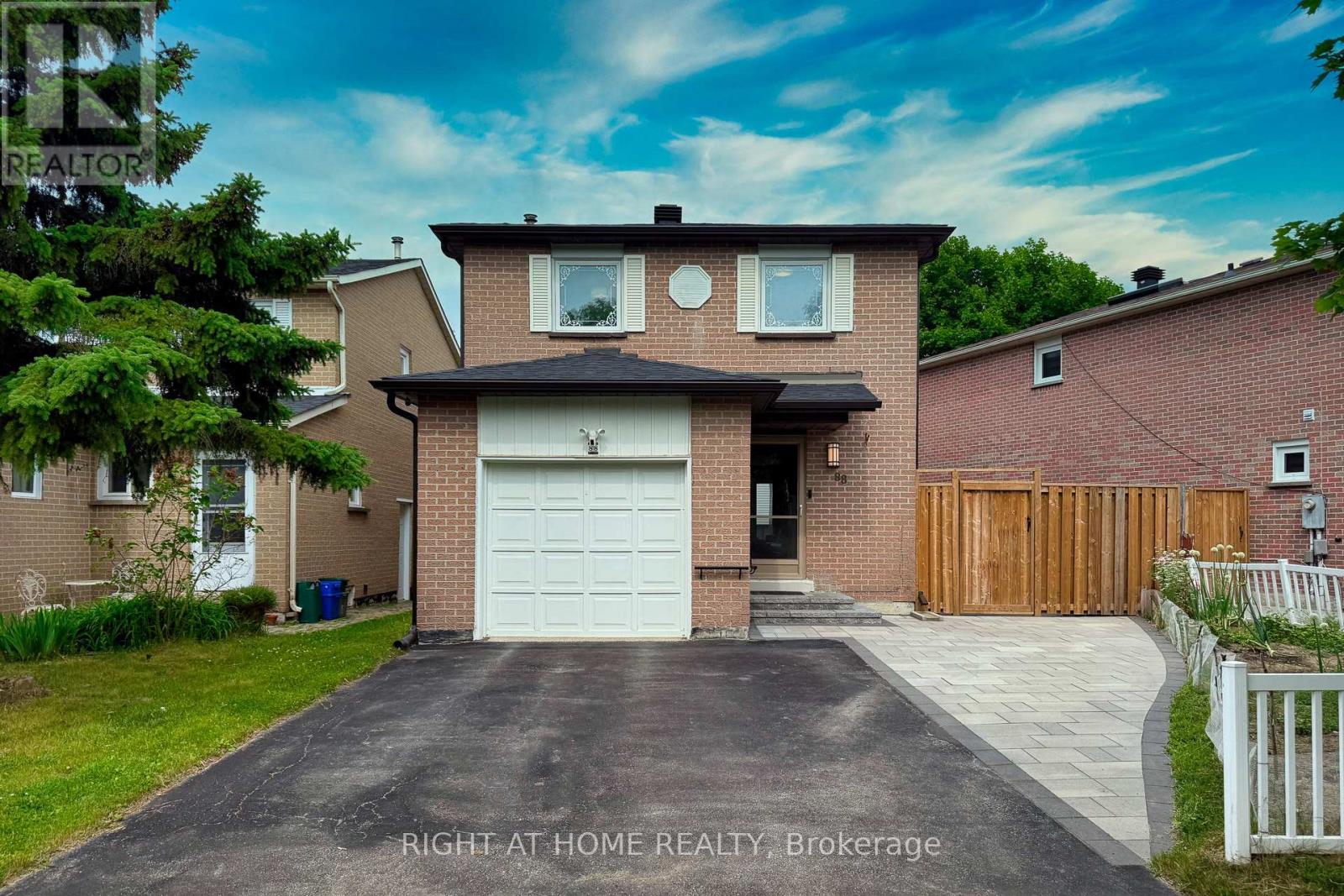 88 Sunshine Drive, Richmond Hill (Observatory), Ontario  L4C 8H2 - Photo 7 - N12376204