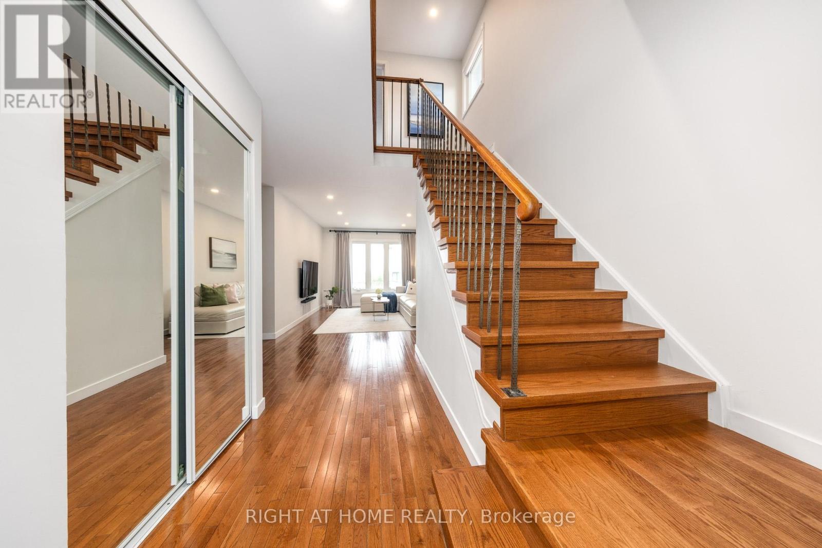 88 Sunshine Drive, Richmond Hill (Observatory), Ontario  L4C 8H2 - Photo 9 - N12376204