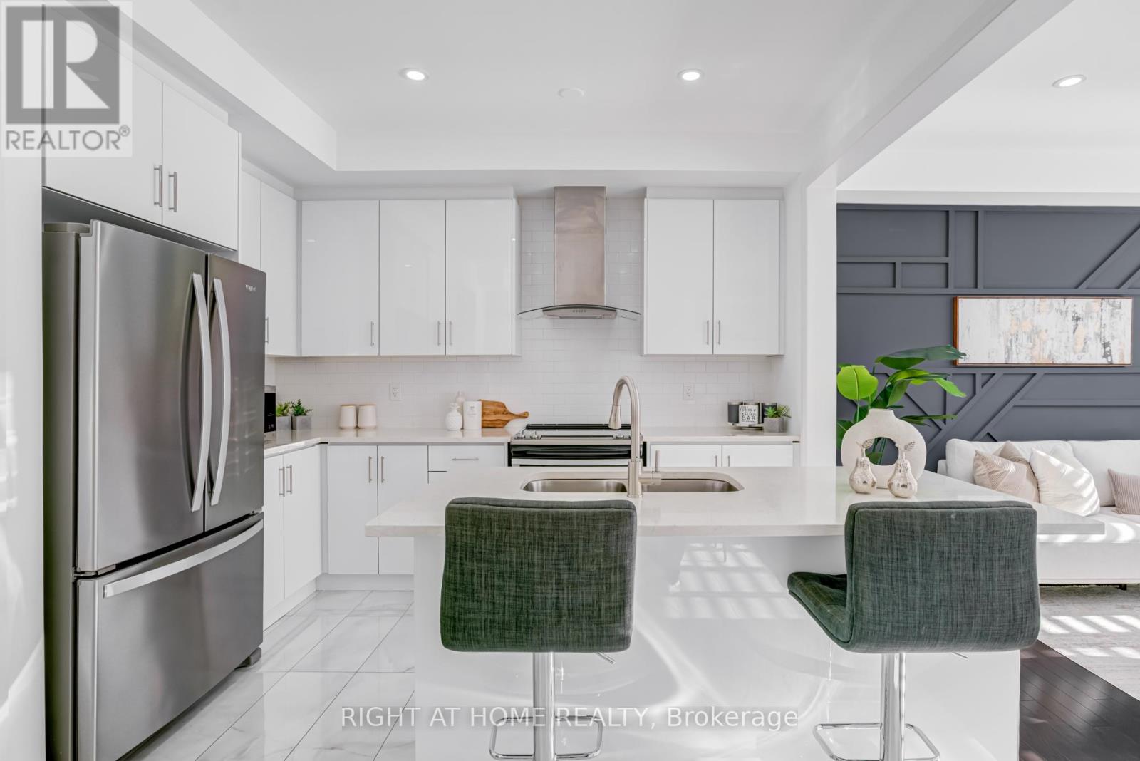 310 Silk Twist Drive, East Gwillimbury, Ontario  L9N 0V4 - Photo 7 - N12376212