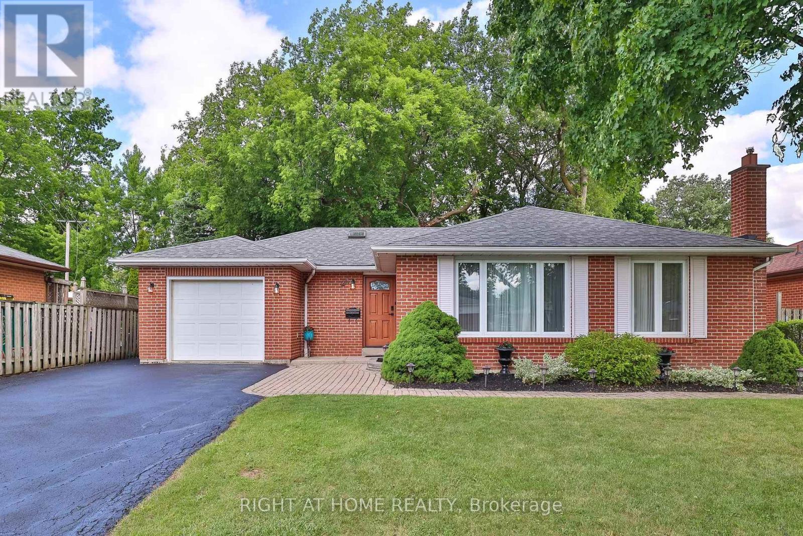 25 DEVONSHIRE DRIVE, Brampton, Ontario
