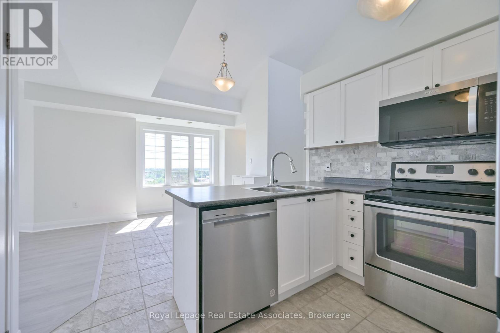 3 - 575 Dundas Street, Mississauga (Cooksville), Ontario  L5B 0B2 - Photo 11 - W12376227