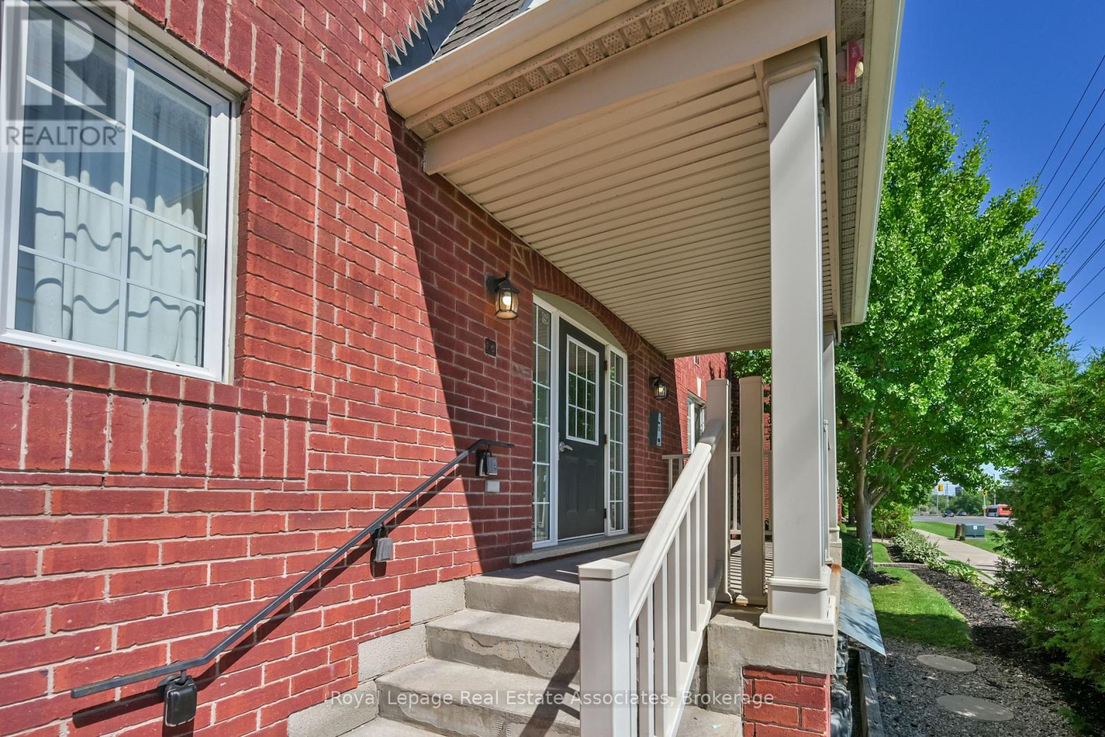 3 - 575 Dundas Street, Mississauga (Cooksville), Ontario  L5B 0B2 - Photo 3 - W12376227
