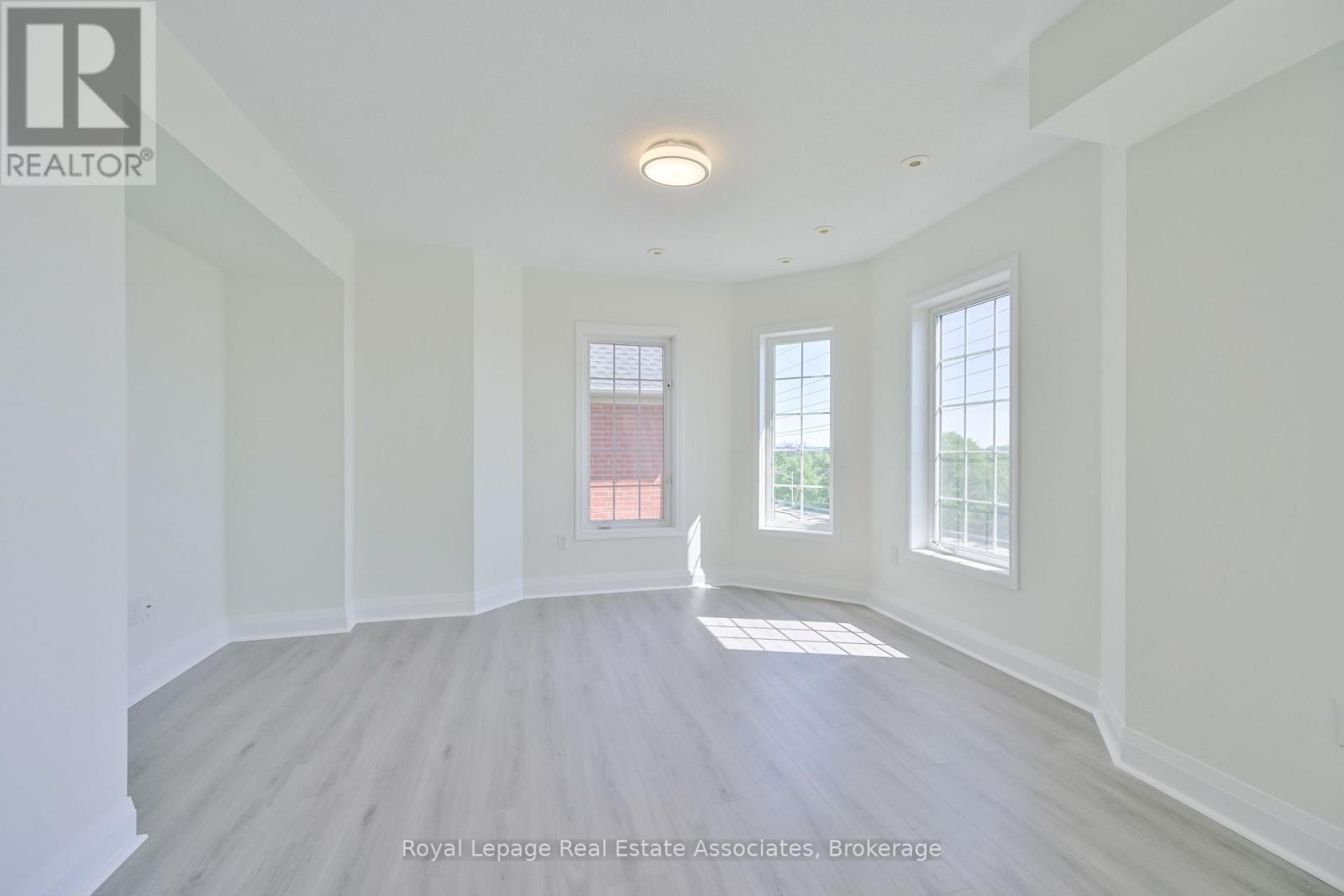 3 - 575 Dundas Street, Mississauga (Cooksville), Ontario  L5B 0B2 - Photo 7 - W12376227
