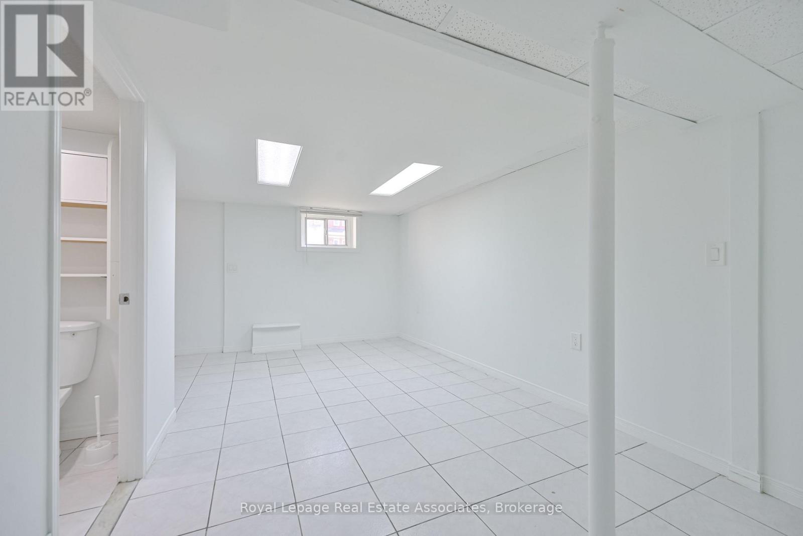 20 East Drive, Toronto (Rockcliffe-Smythe), Ontario  M6N 2N7 - Photo 16 - W12376228