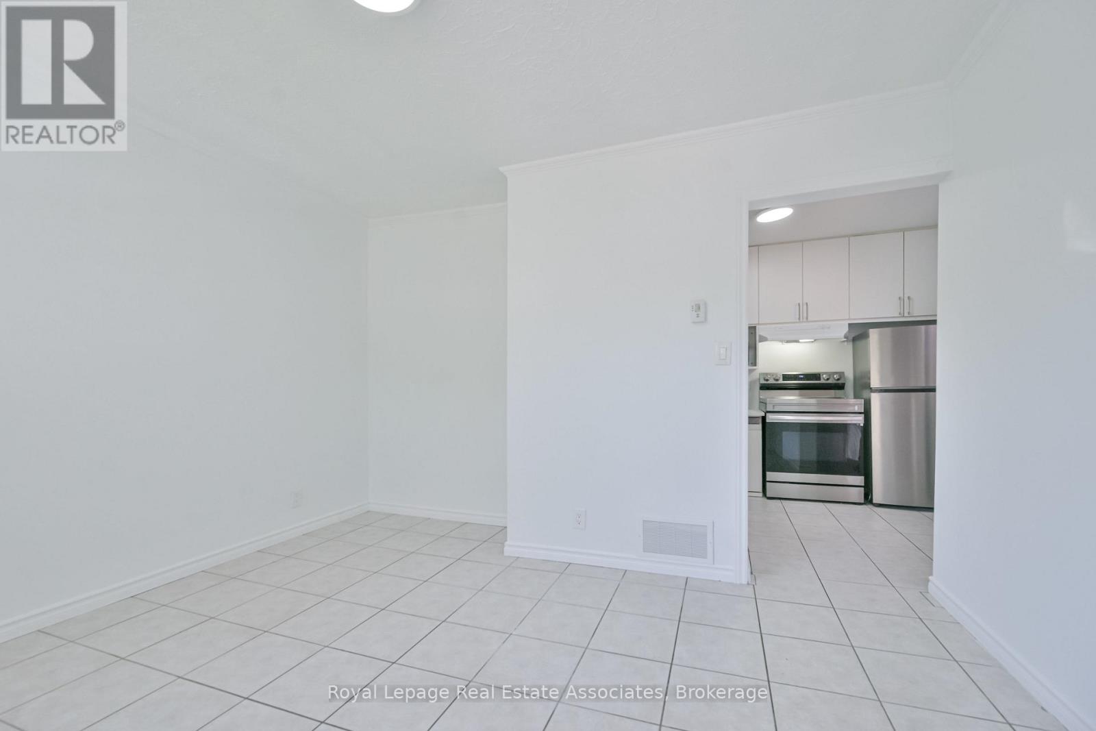 20 East Drive, Toronto (Rockcliffe-Smythe), Ontario  M6N 2N7 - Photo 6 - W12376228