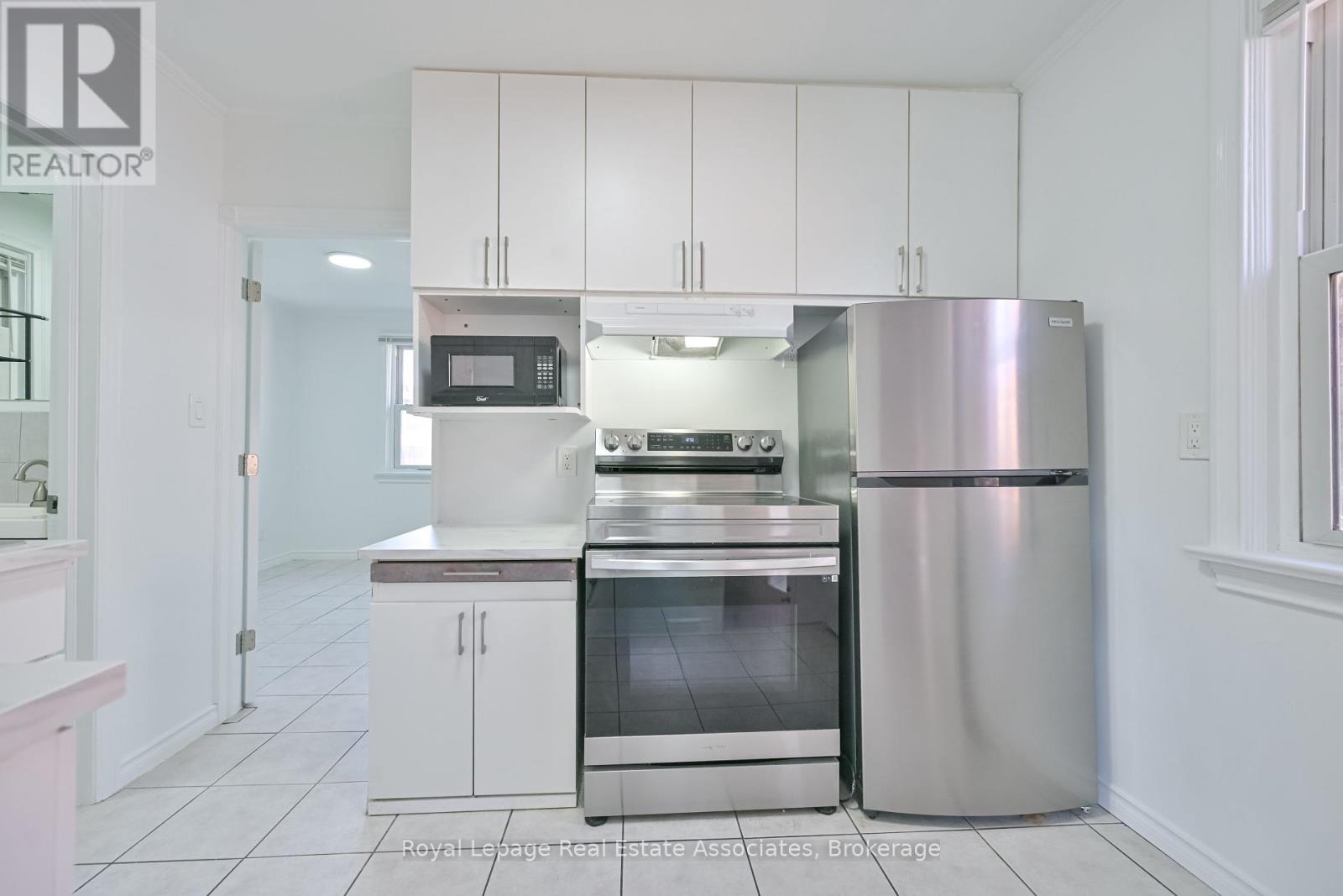 20 East Drive, Toronto (Rockcliffe-Smythe), Ontario  M6N 2N7 - Photo 7 - W12376228