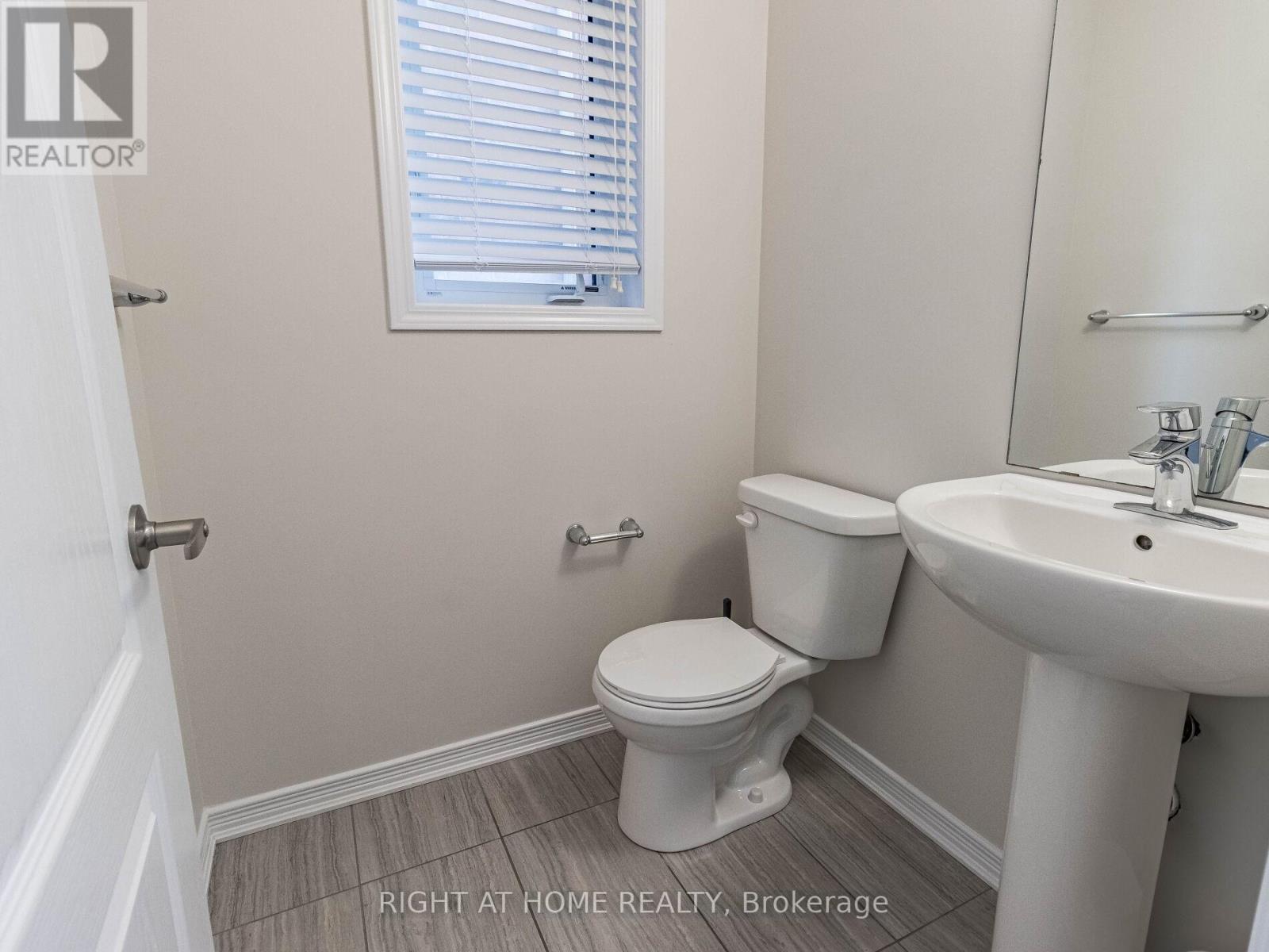 34 Maclachlan Avenue, Haldimand, Ontario  N3W 0C5 - Photo 12 - X12376206