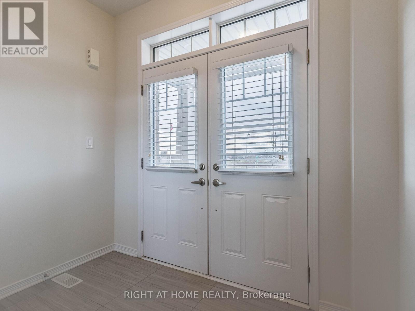 34 Maclachlan Avenue, Haldimand, Ontario  N3W 0C5 - Photo 2 - X12376206