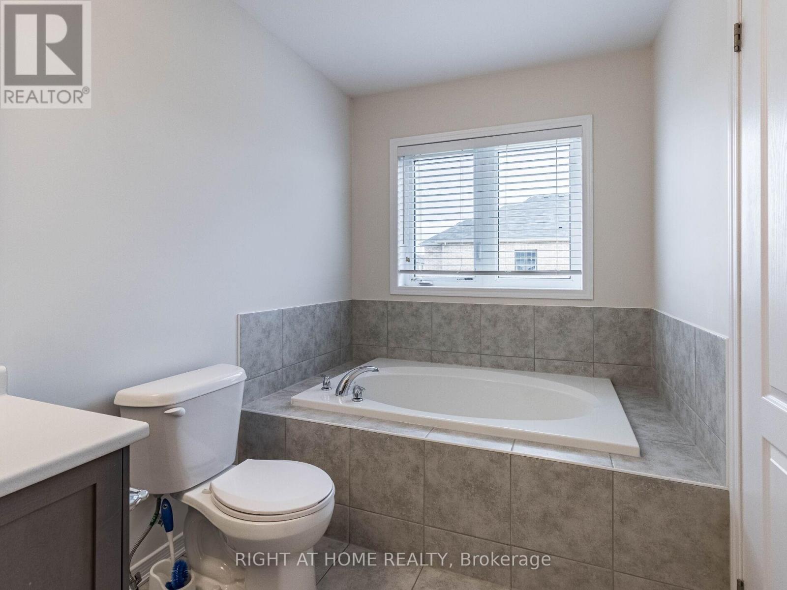 34 Maclachlan Avenue, Haldimand, Ontario  N3W 0C5 - Photo 20 - X12376206
