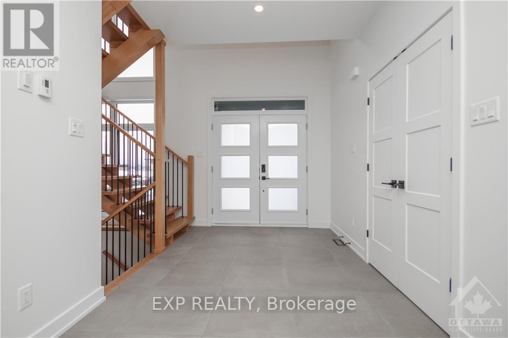 532 Barrage Street, Casselman, Ontario  K0A 1M0 - Photo 2 - X12376299