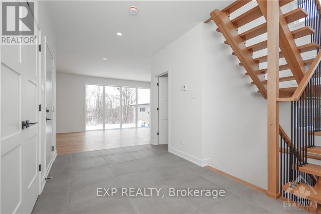 532 Barrage Street, Casselman, Ontario  K0A 1M0 - Photo 3 - X12376299