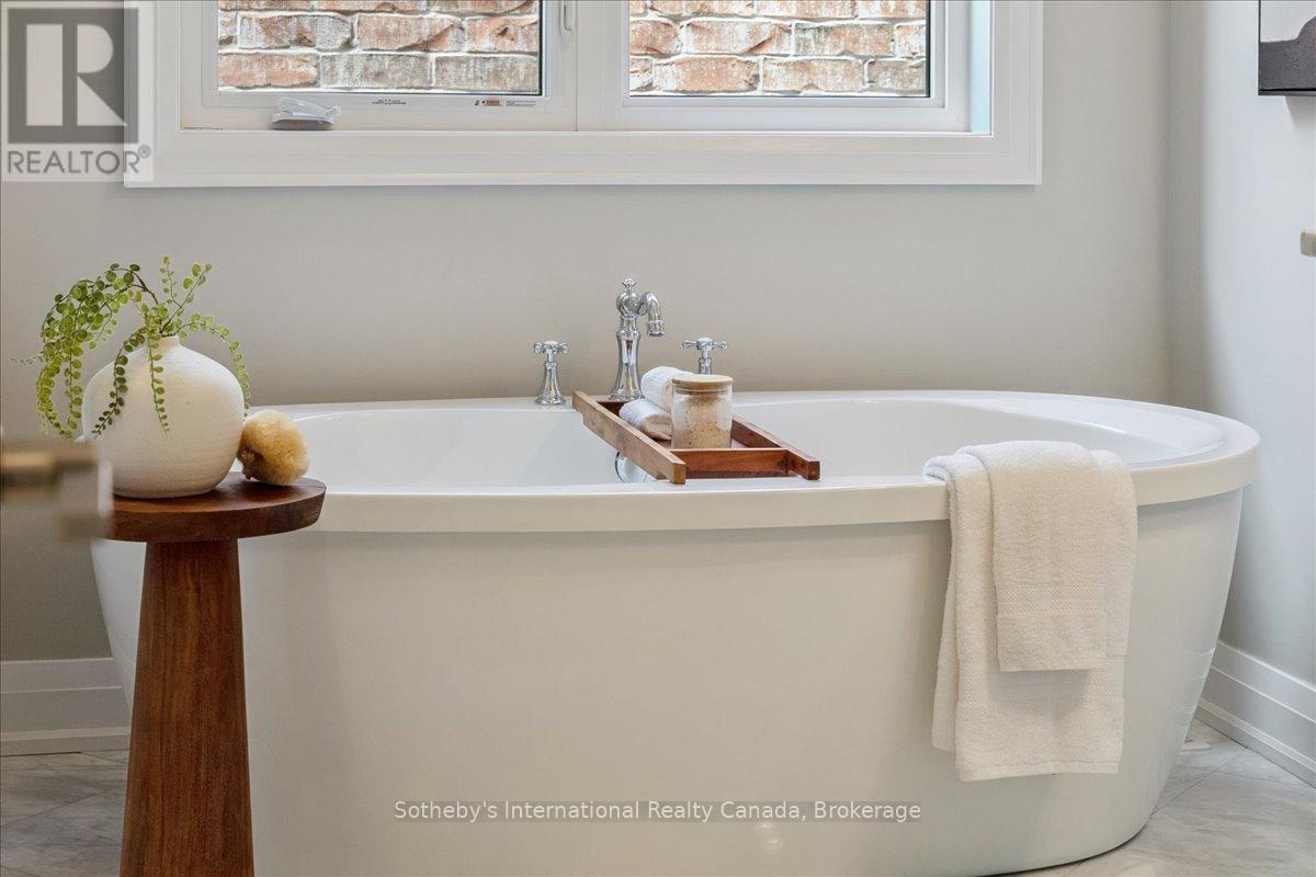 3151 Riverpath Common, Oakville, Ontario  L6M 1P6 - Photo 32 - W12376318