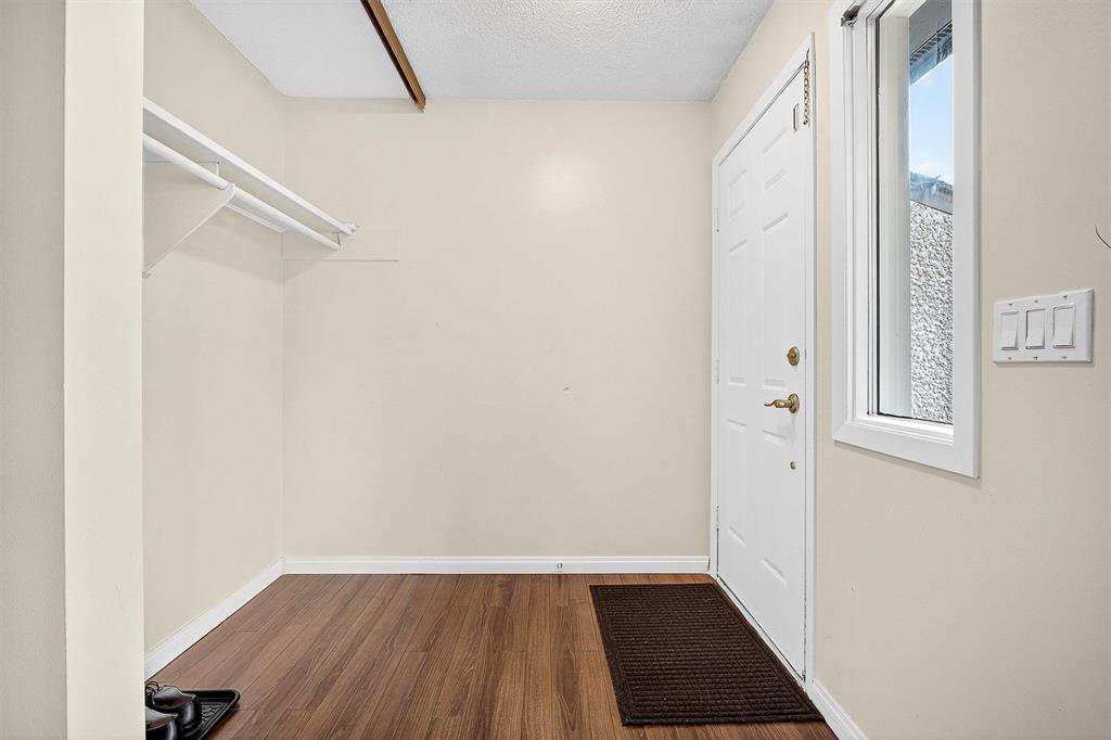 107 Brotman Bay, Winnipeg, Manitoba  R2N 2P2 - Photo 2 - 202522012