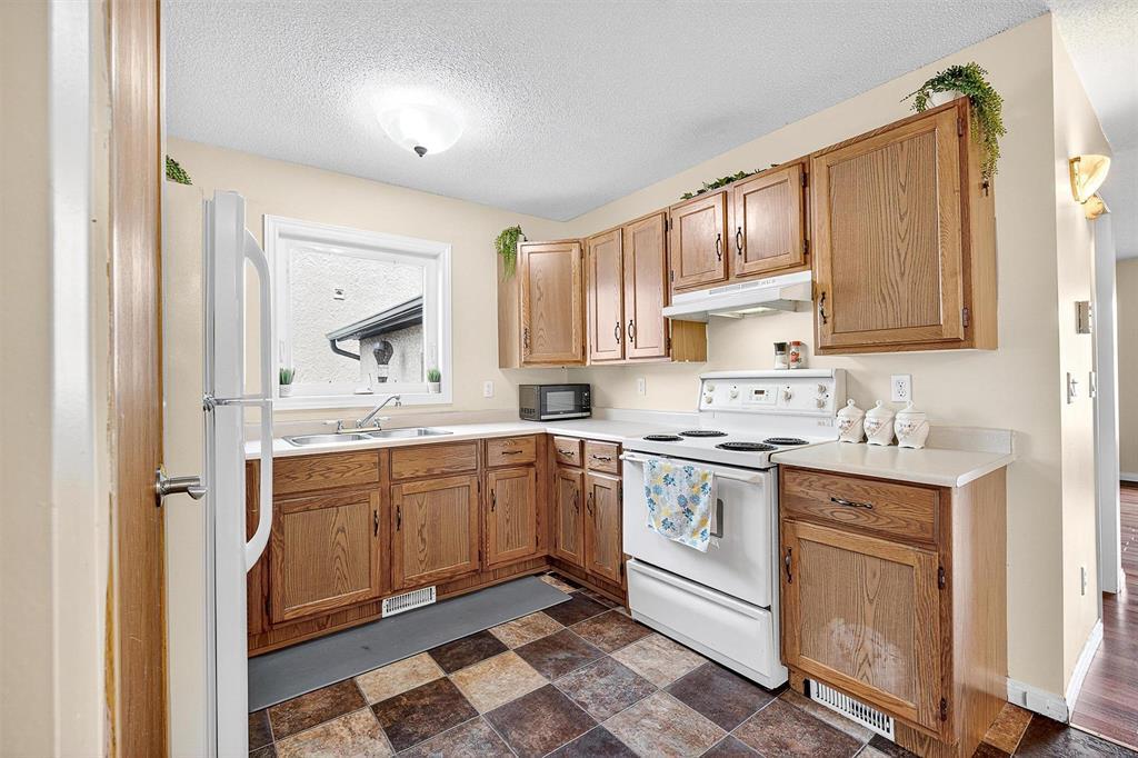 107 Brotman Bay, Winnipeg, Manitoba  R2N 2P2 - Photo 8 - 202522012