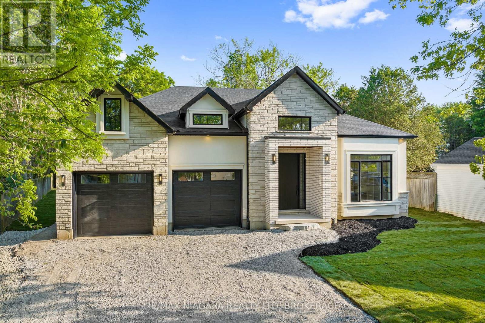 7 Circle Street, Niagara-On-The-Lake (Town), Ontario  L0S 1J0 - Photo 2 - X12376294