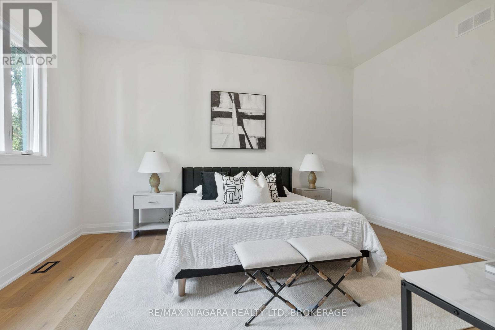 7 Circle Street, Niagara-On-The-Lake (Town), Ontario  L0S 1J0 - Photo 25 - X12376294