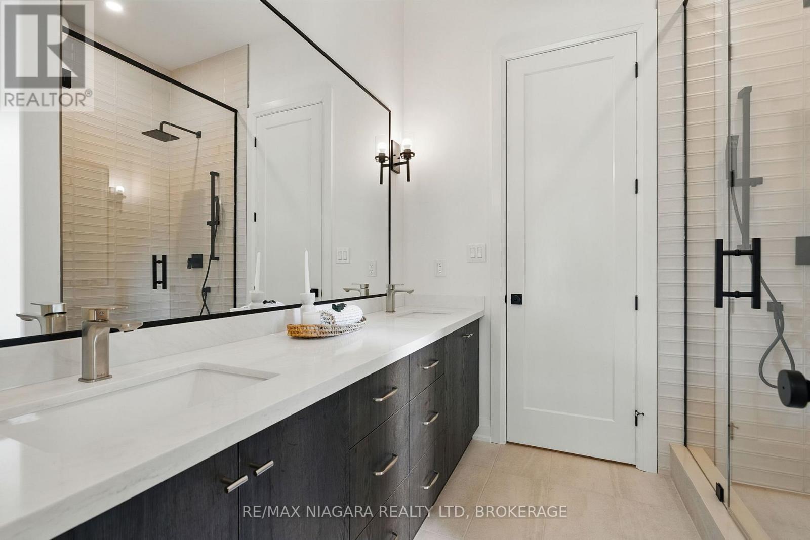 7 Circle Street, Niagara-On-The-Lake (Town), Ontario  L0S 1J0 - Photo 6 - X12376294
