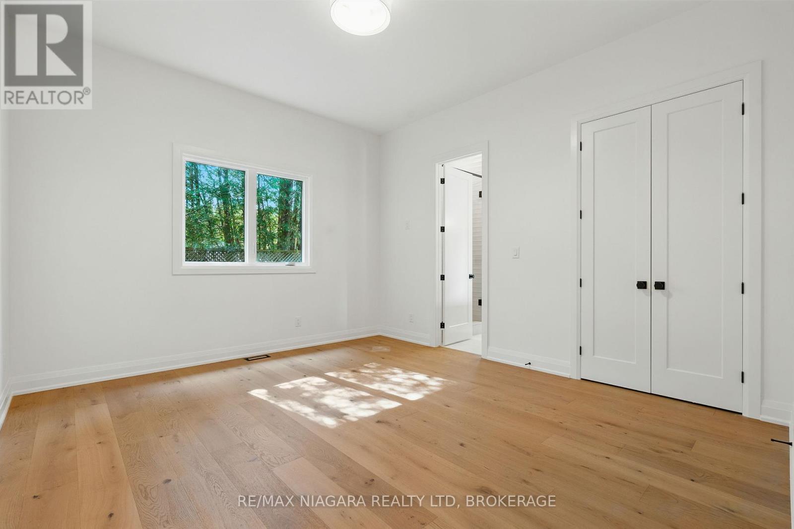 7 Circle Street, Niagara-On-The-Lake (Town), Ontario  L0S 1J0 - Photo 8 - X12376294