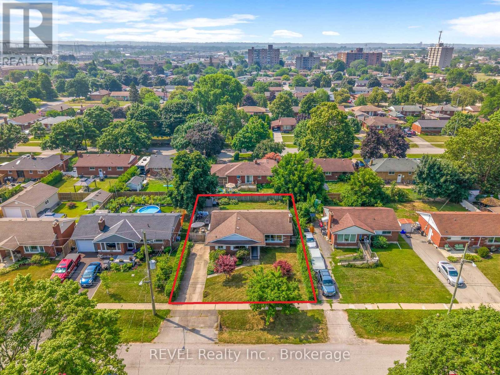 18 Broadmore Avenue, St. Catharines (Carlton/bunting), Ontario  L2M 6A5 - Photo 10 - X12376304