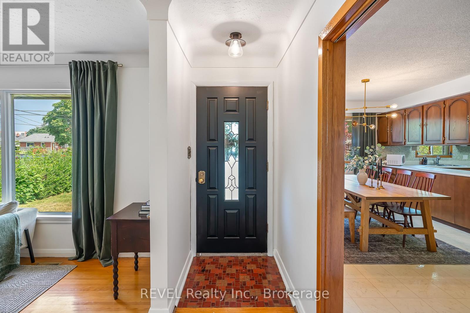 18 Broadmore Avenue, St. Catharines (Carlton/bunting), Ontario  L2M 6A5 - Photo 12 - X12376304